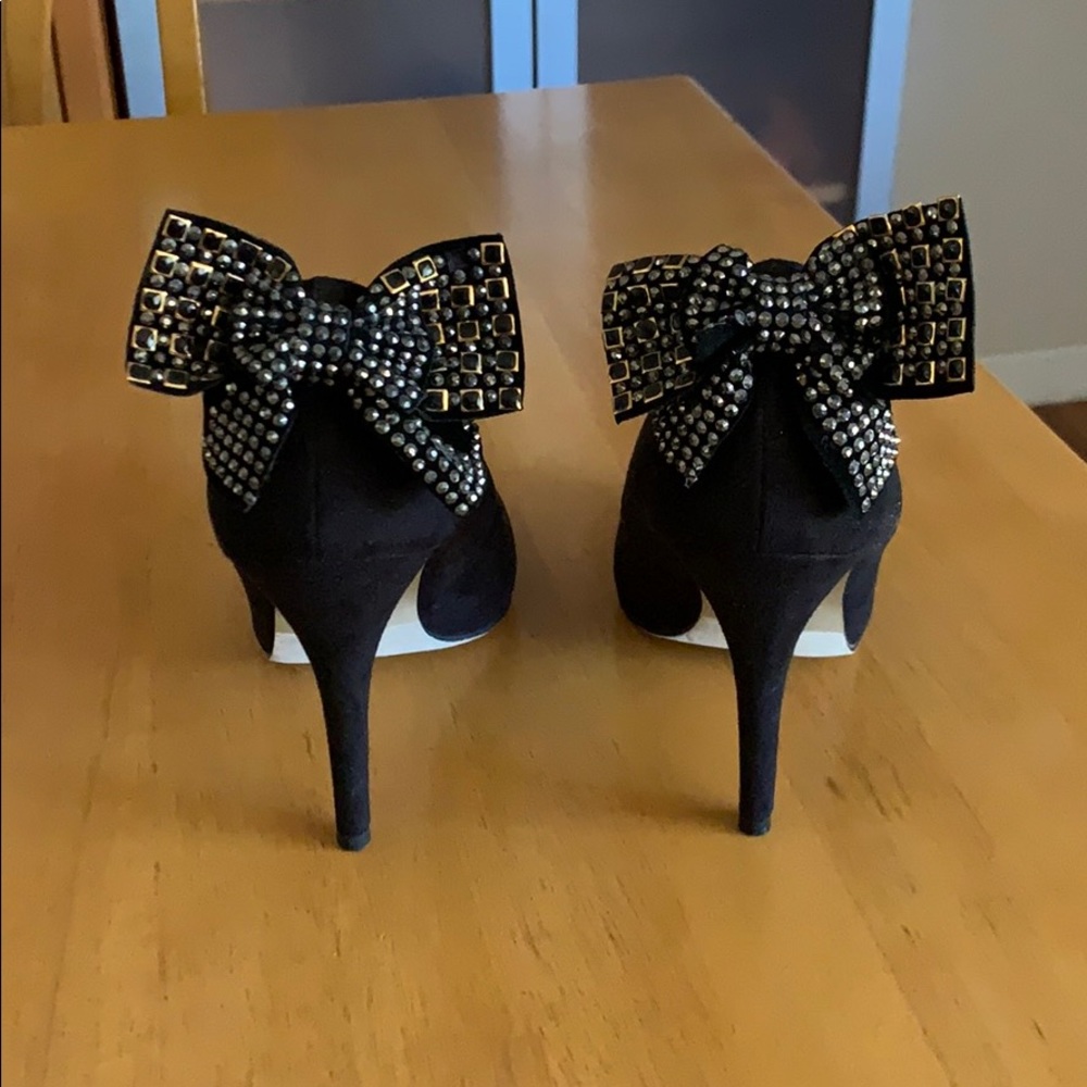 Black Close Toe Heel Bow on Back